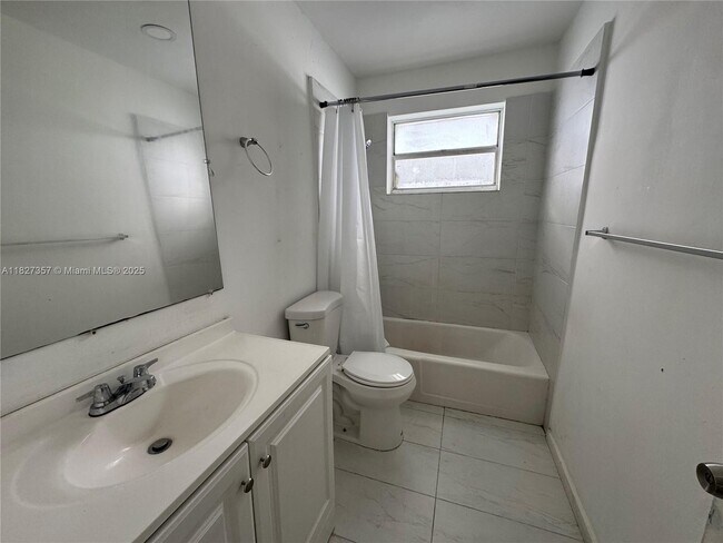 Building Photo - 400 SE 9th Ct