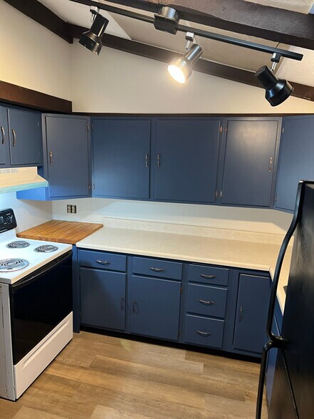 Building Photo - 309 W Main St