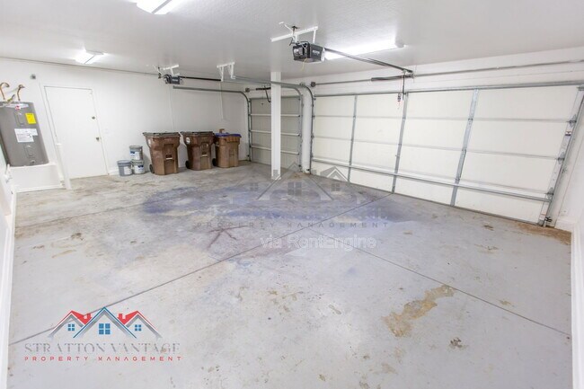 Building Photo - 110 Cholla St