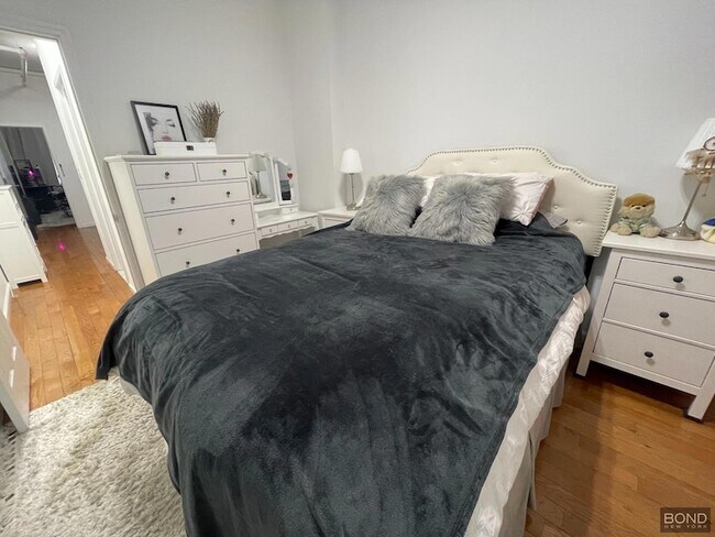 Building Photo - 360 W 53rd St