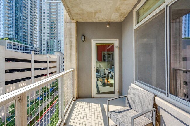 Building Photo - 54 Rainey St