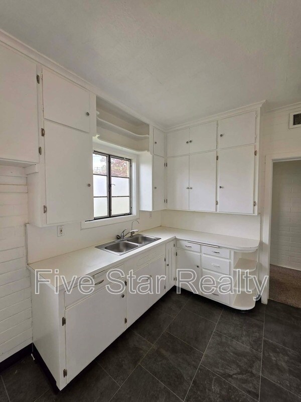Building Photo - 112 E 13th St
