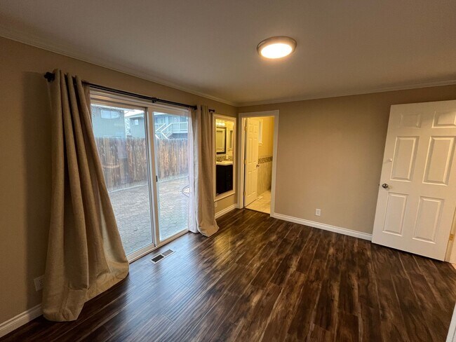 Building Photo - Single Level Home Close to Downtown Redmond - Yard Care Included