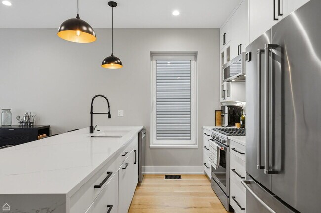 Building Photo - 2137 W Ohio St