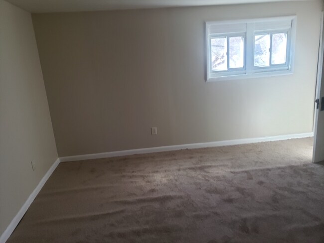 Building Photo - 413 Front St