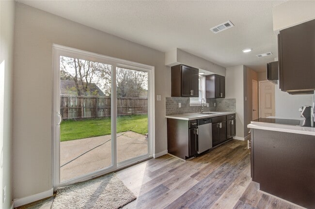 Building Photo - 7411 Trabajo Dr