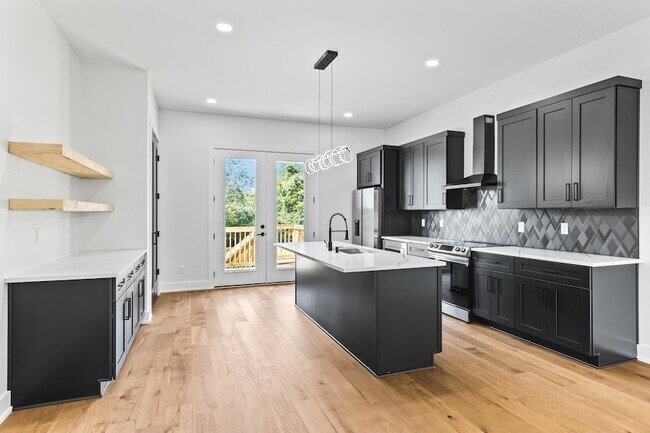Building Photo - 2107 Courtney Ave