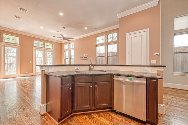 Building Photo - 5811 Kiam St