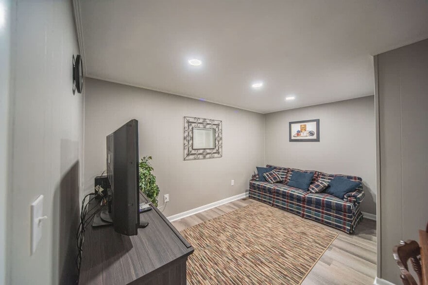 Building Photo - 413 Bayshore Dr