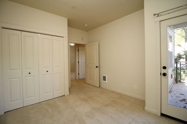 Building Photo - Tanasbourne 2 Bed 1 Bath Townhome