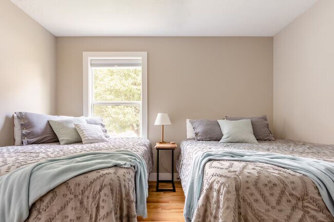 Building Photo - Ideal West Nashville Location!