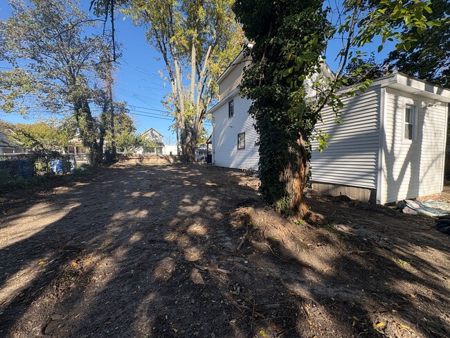 Building Photo - Beautiful, Newly Renovated 4 Bedroom 2 1/2...