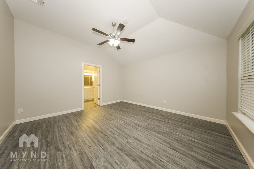 Building Photo - 1013 Merlin Dr