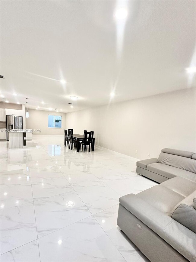 Building Photo - 10420 NW 67th St