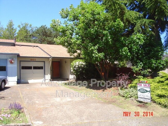 Building Photo - 1831 NW Grant Cir