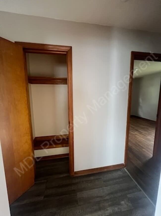 Building Photo - Come make this house your home!