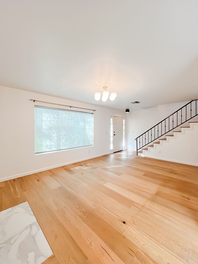 Building Photo - Breathtaking 2-Bedroom Townhome with 2-Car...