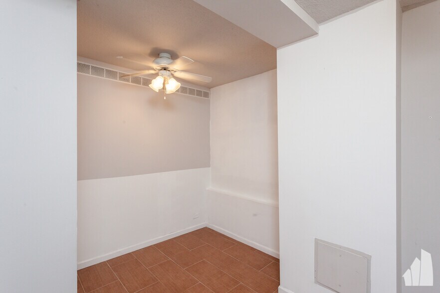 Building Photo - 2728 N Hampden Ct
