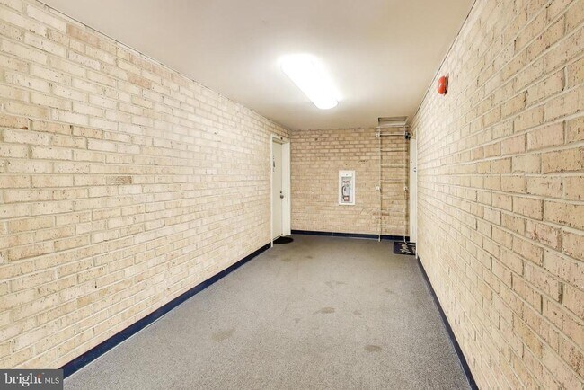 Building Photo - 8205 Whispering Oaks Way