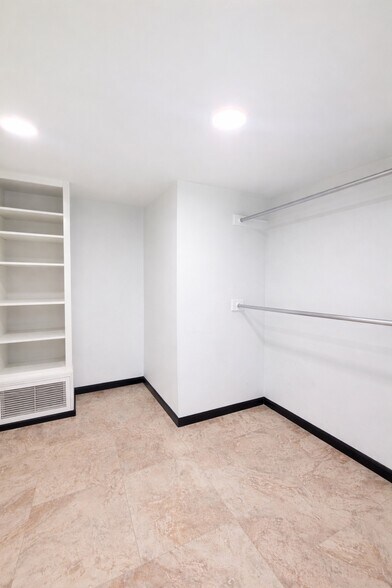 Building Photo - 1056 E Carter Dr