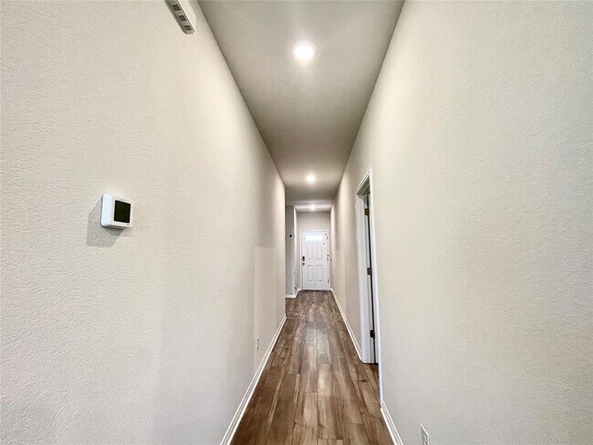 Building Photo - 408 Giorgio Moroder Dr