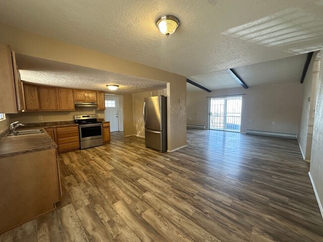 Building Photo - 3 Bedroom 2 Bathroom Top Level Duplex available for rent in Aztec, NM