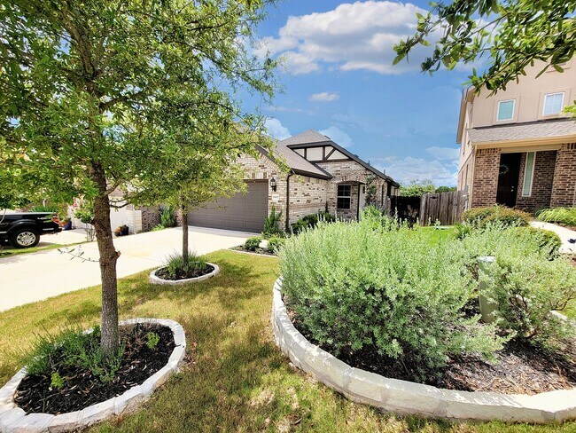 Building Photo - Beautiful 3-Bedroom, 2-Bath Modern Home fo...