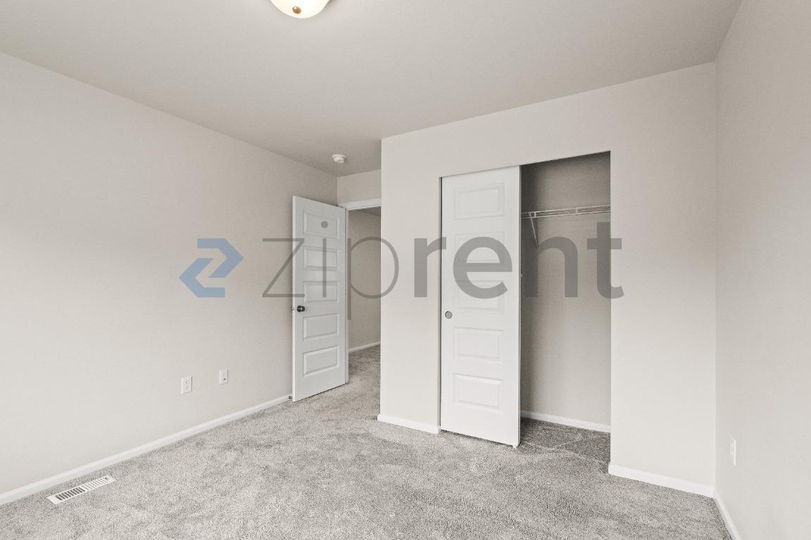Building Photo - Unit