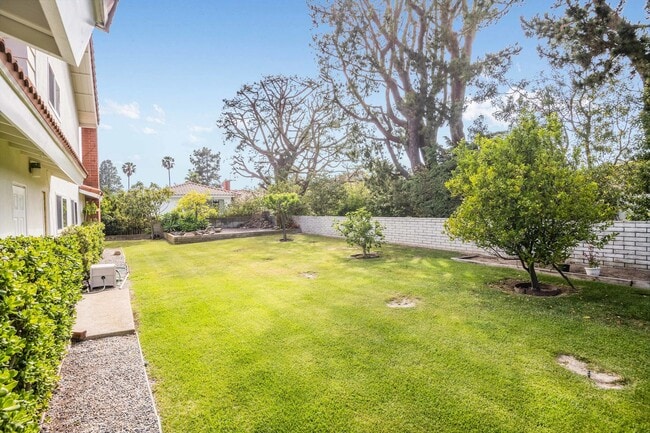 Building Photo - Tranquility on Beachside