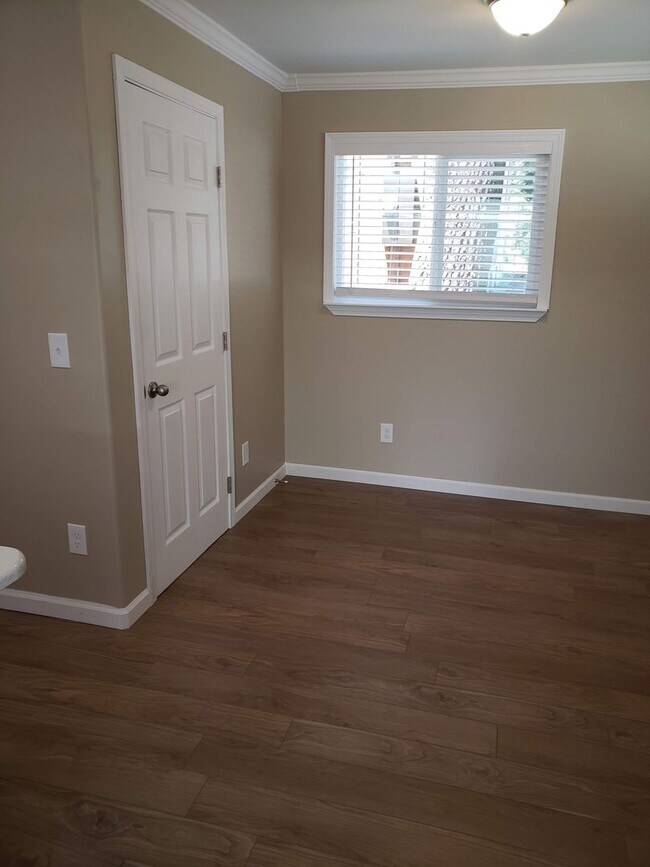 Building Photo - Remodeled Studio in Walkable Kings Beach!