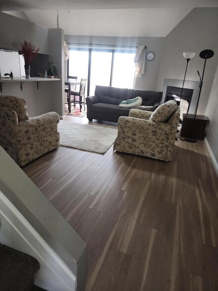 Building Photo - 3369 Forest Ct