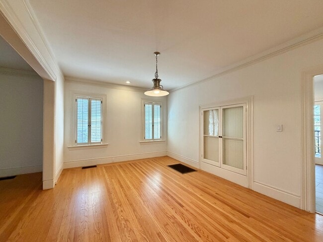 Building Photo - 3 Bedrooms, 2 Bathrooms Saint Helena Charm with Modern Conveniences