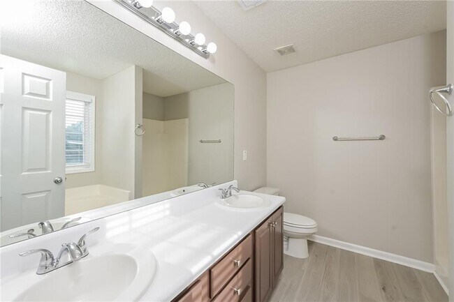 Building Photo - 919 Downing Dr