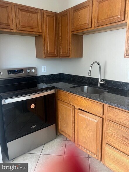 Building Photo - 2330 Glendale Terrace