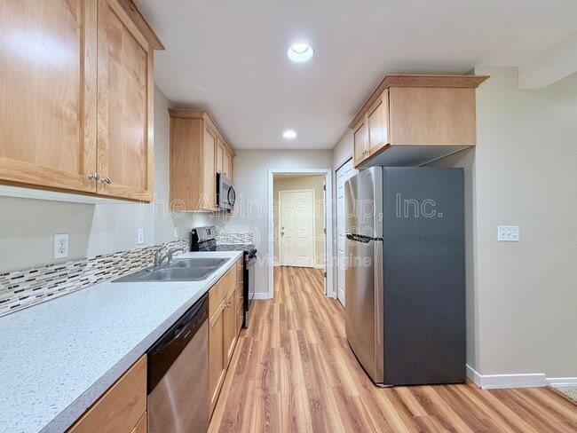 Building Photo - 3986 SW Pinewood Way