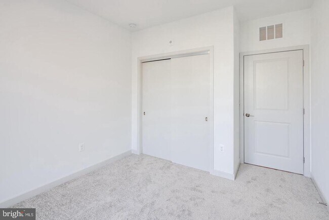Building Photo - 10755 Fairgrounds Dr
