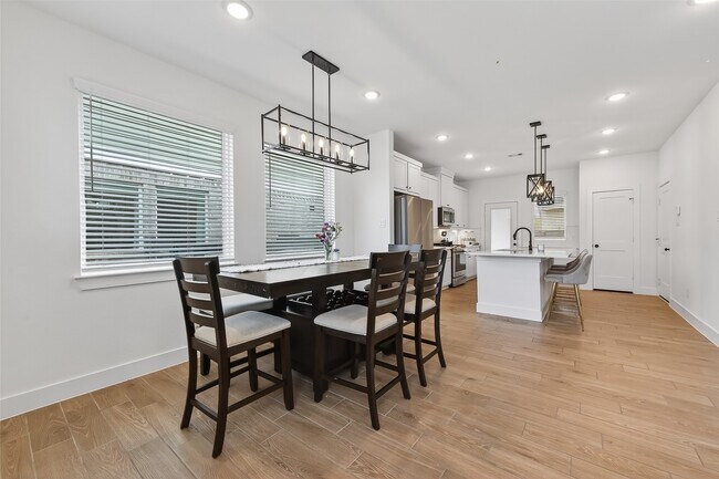 Building Photo - 15162 Post Oak Fls Dr