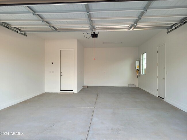 Building Photo - 21866 E Stirrup Ct