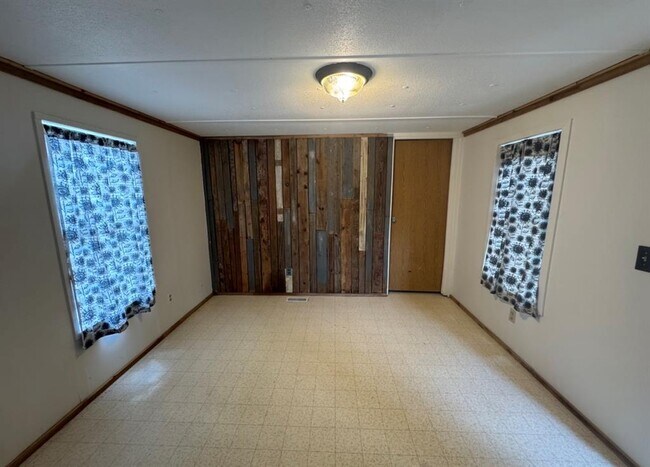 Building Photo - 301 Whitetail Ln