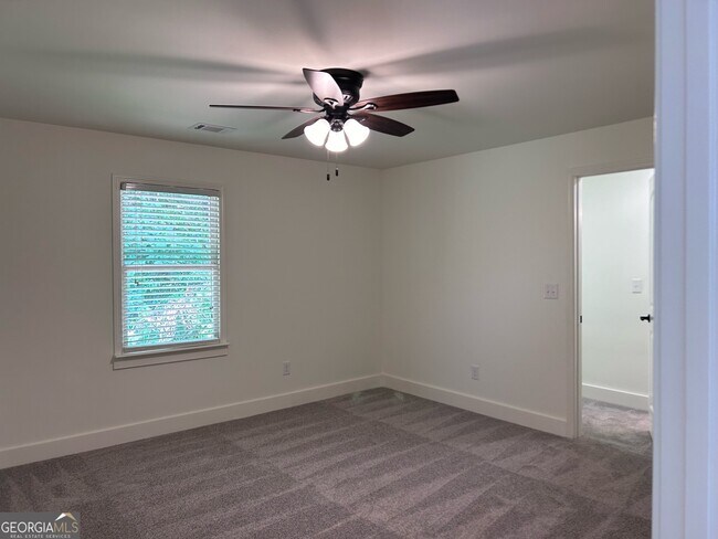 Building Photo - 426 W Highland Ave