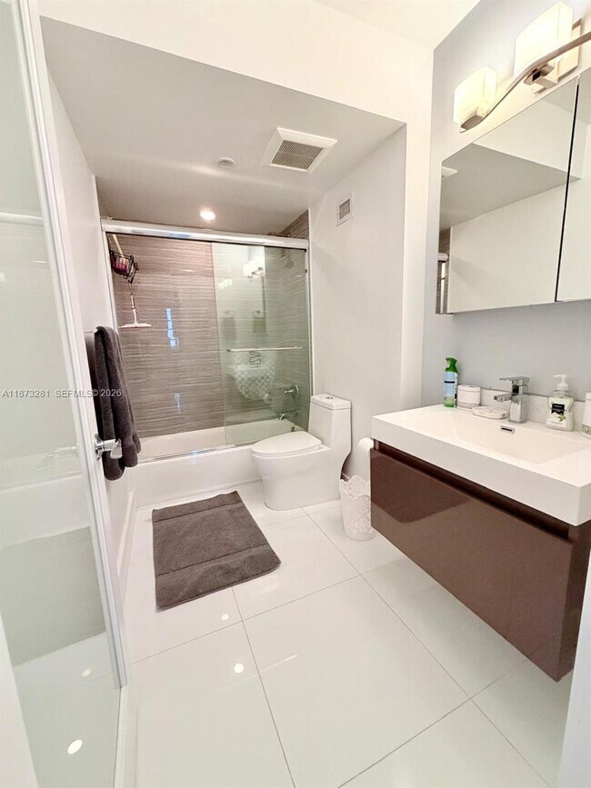 Building Photo - 100 Lincoln Rd