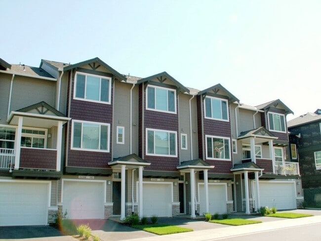 Building Photo - Gorgeous Tri-Level Condo at Progress Ridge — Lake Views!