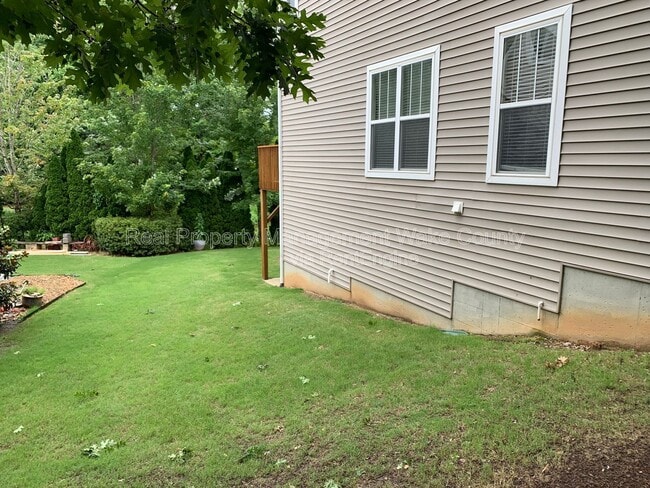 Building Photo - 8025 Goldenrain Way