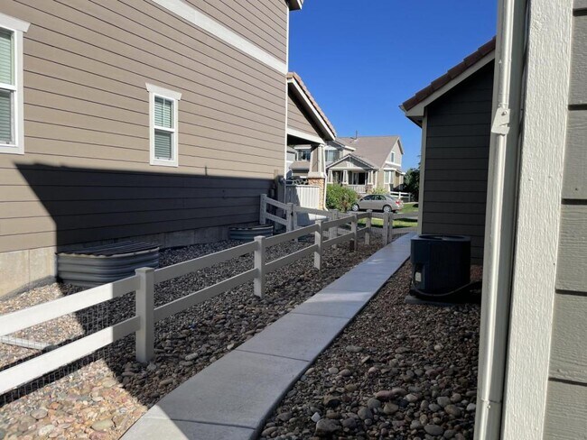 Building Photo - 12965 Banyon Cir