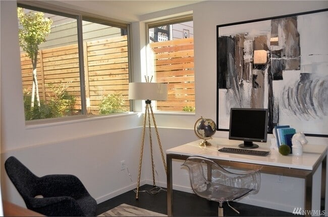 Building Photo - Modern and Stylish Home in Alki Beach Neig...