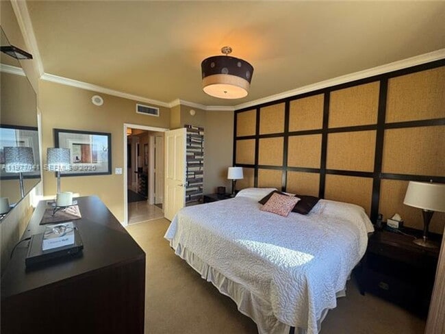 Building Photo - 17875 Collins Ave