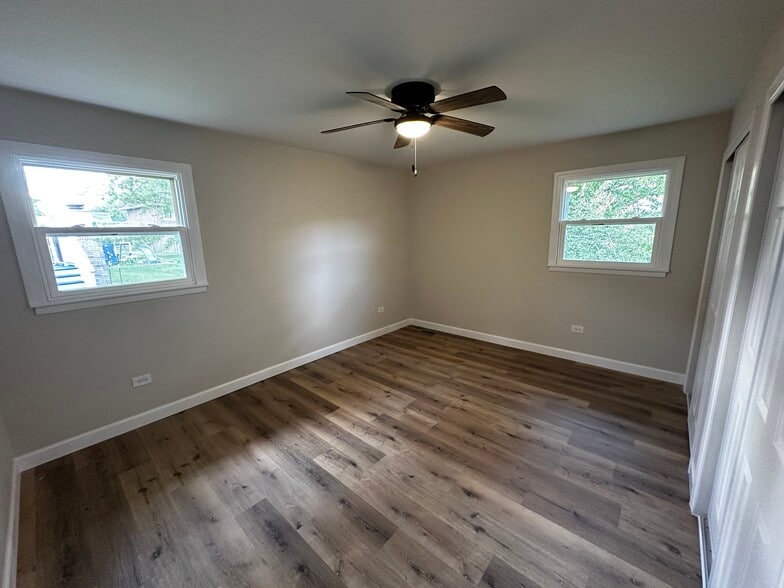 Building Photo - 10325 S Interlochen Dr