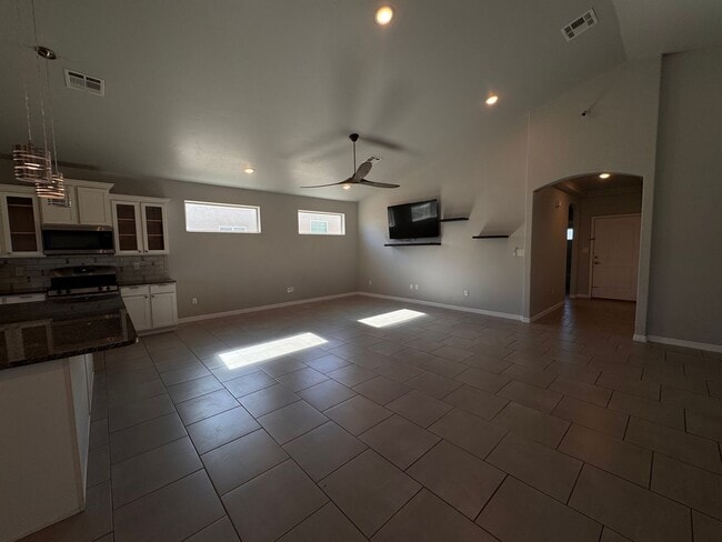 Building Photo - Beautiful Home in Great Location-, $500 off first months rent