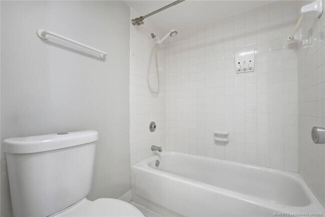 Building Photo - 10410 S Ocean Dr