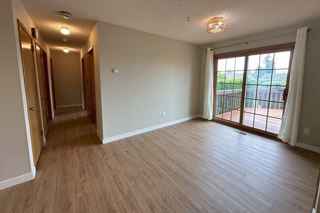 Building Photo - 3 bd Rambler in View Ridge Neighborhood